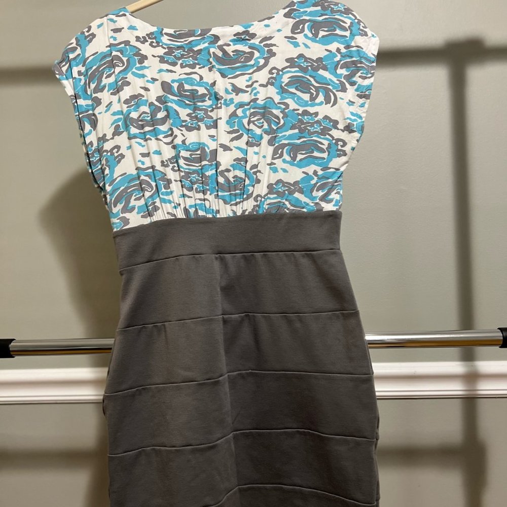 Forever 21 (love 21) Floral Gray Cap Sleeve Dress